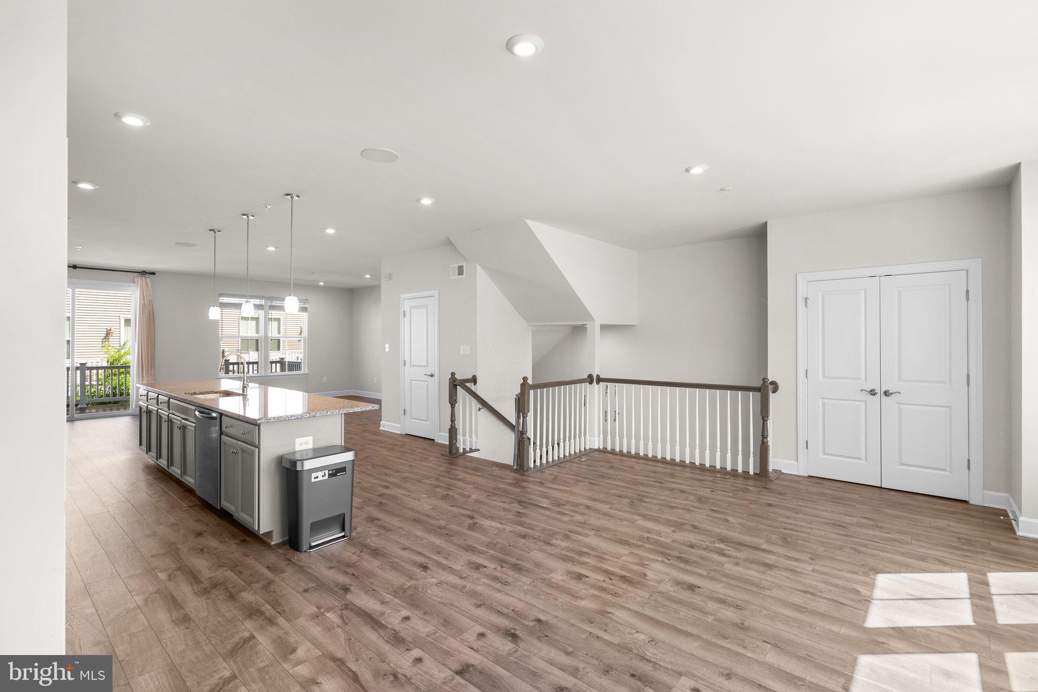 9506 CAPITAL LANE