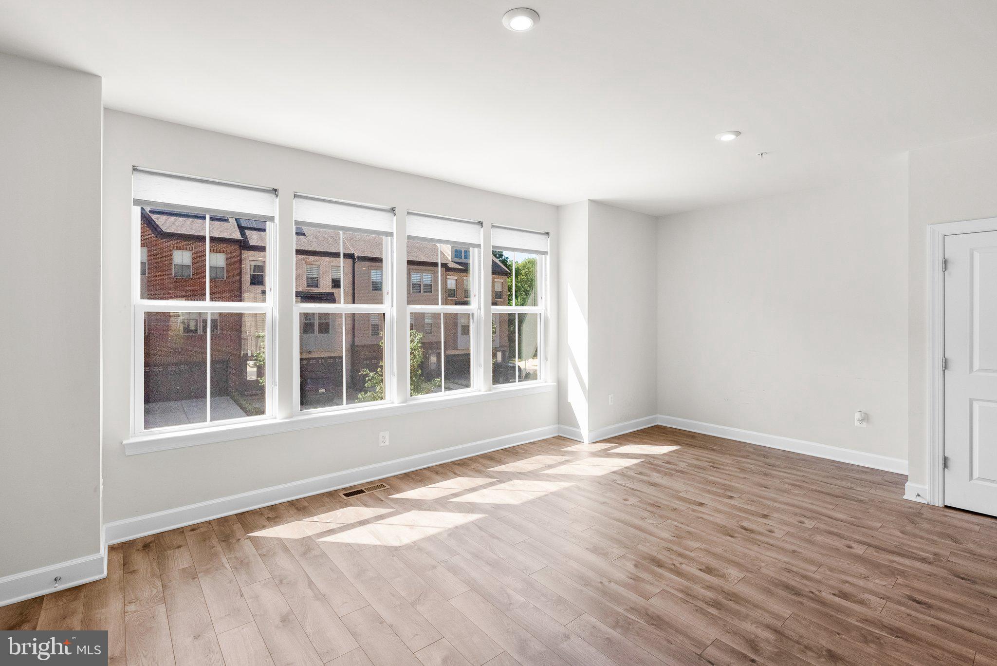 9506 CAPITAL LANE