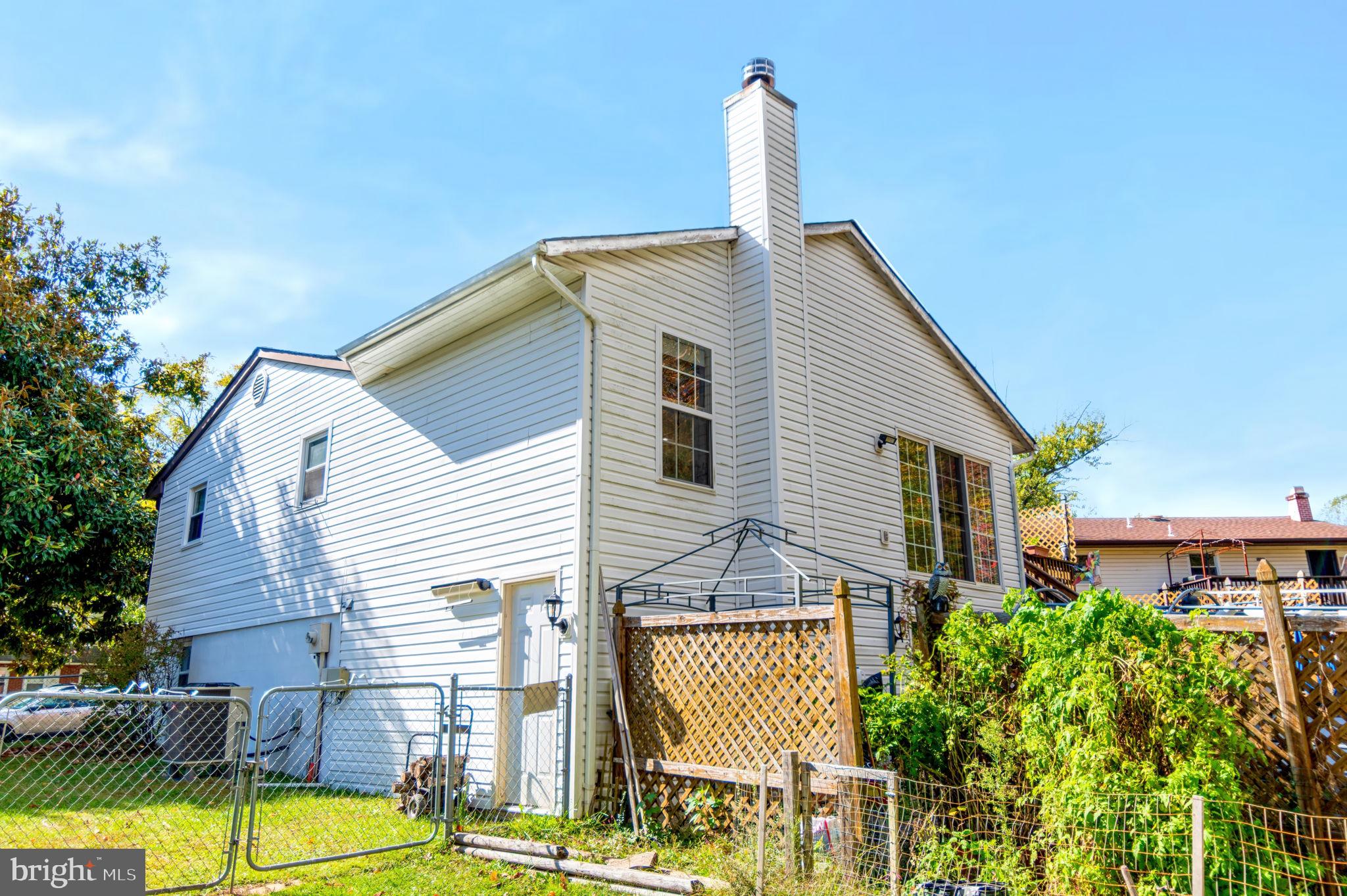 4716 KENTWOOD LANE