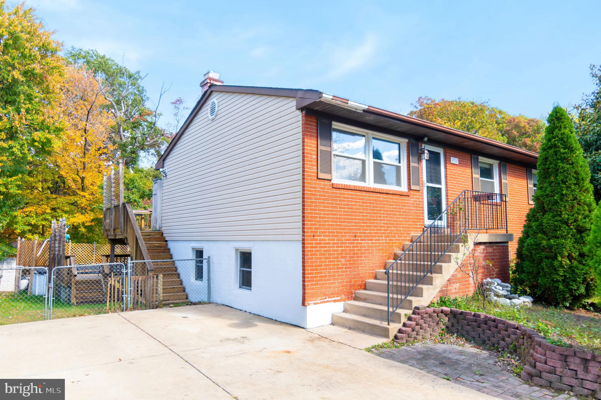 4716 KENTWOOD LANE