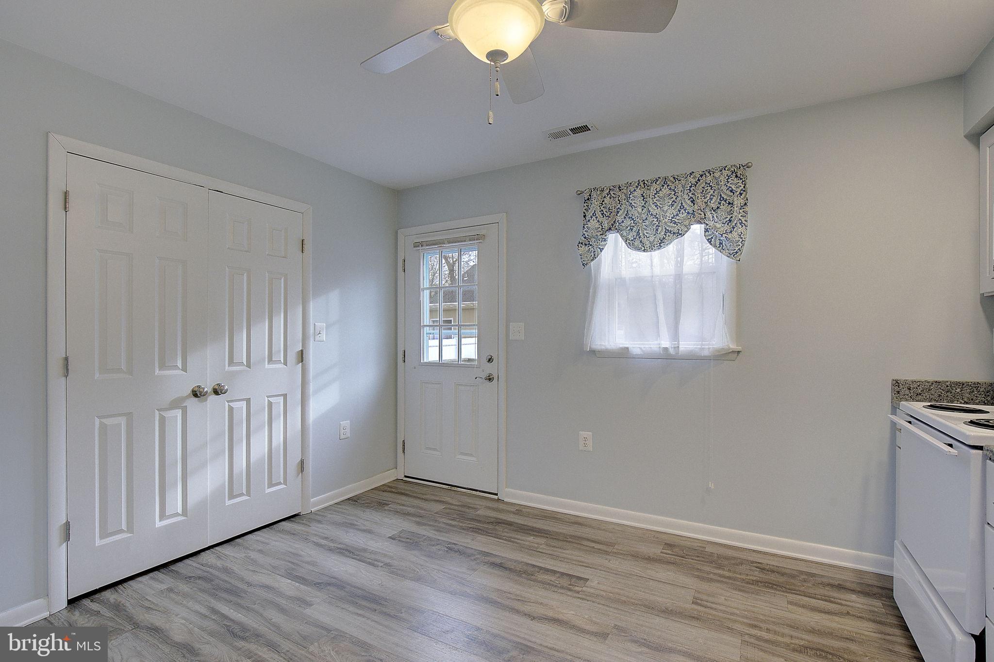 WOODLAND BEACH - Residential