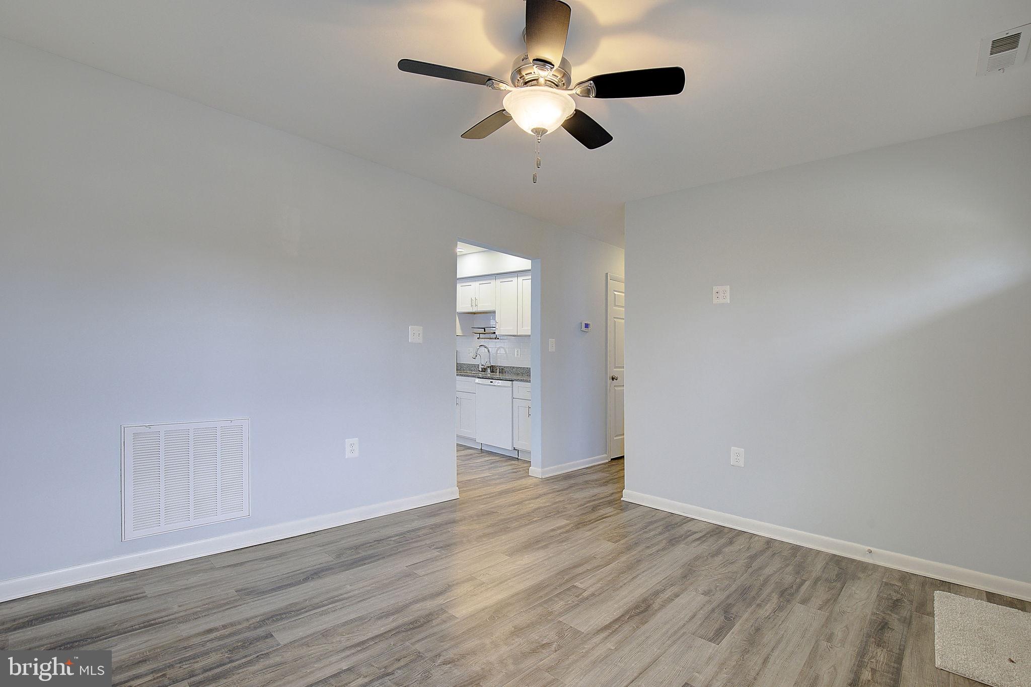 WOODLAND BEACH - Residential