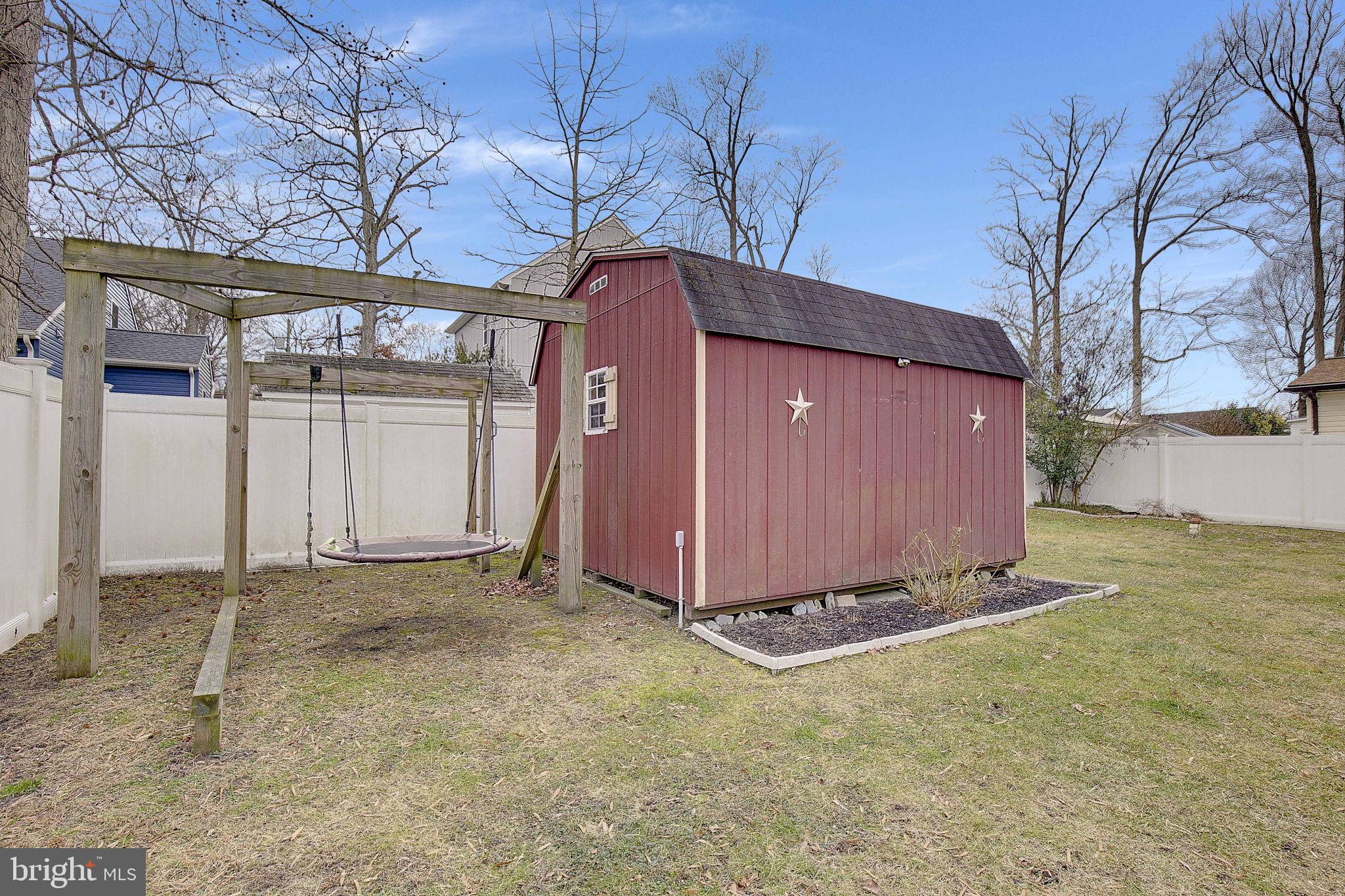 WOODLAND BEACH - Residential