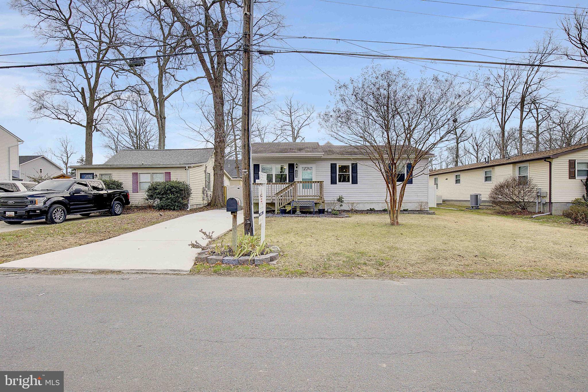 WOODLAND BEACH - Residential