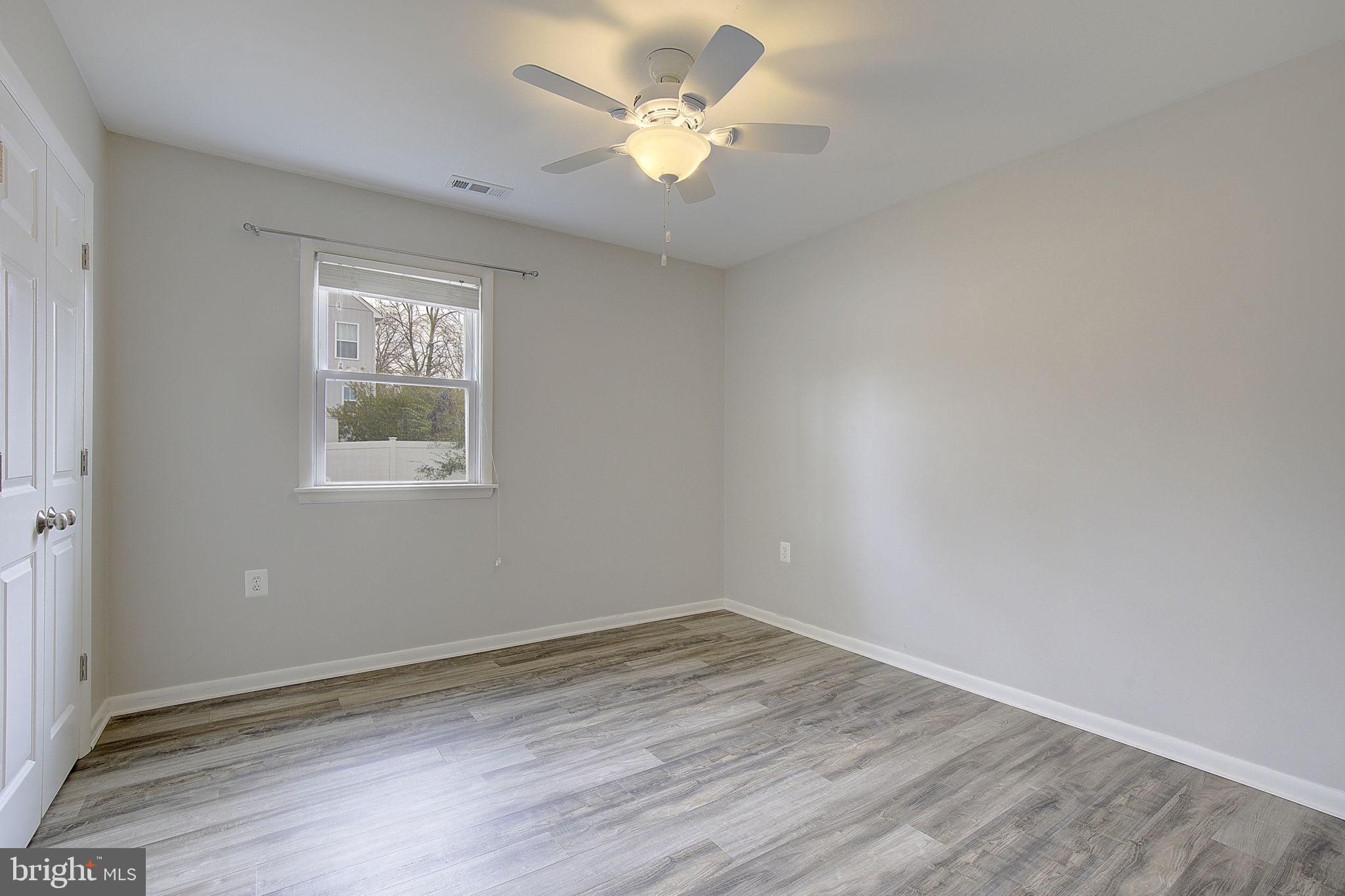 WOODLAND BEACH - Residential