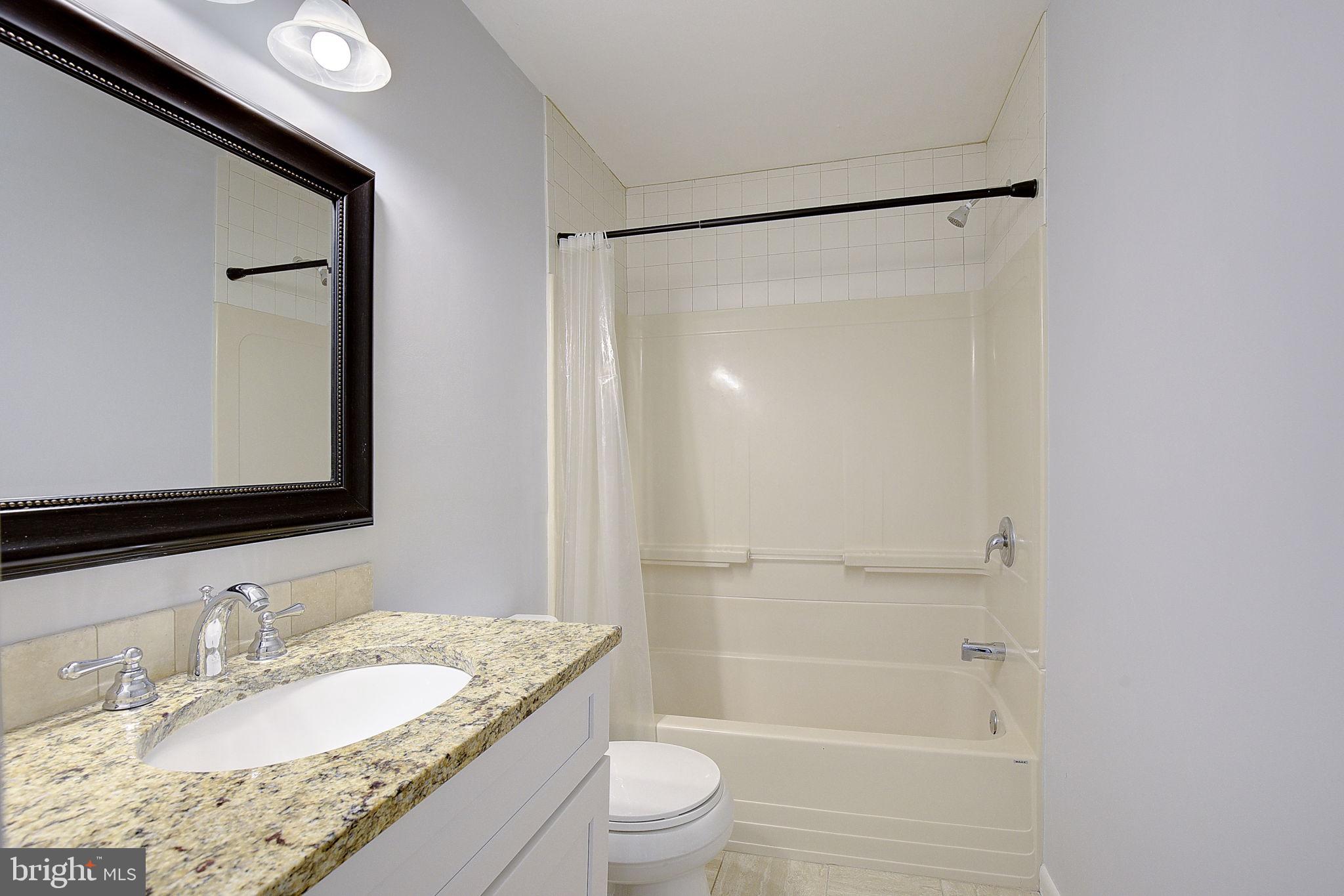 WOODLAND BEACH - Residential