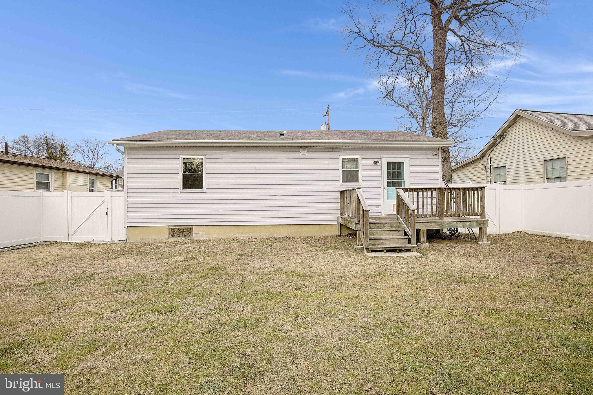 WOODLAND BEACH - Residential