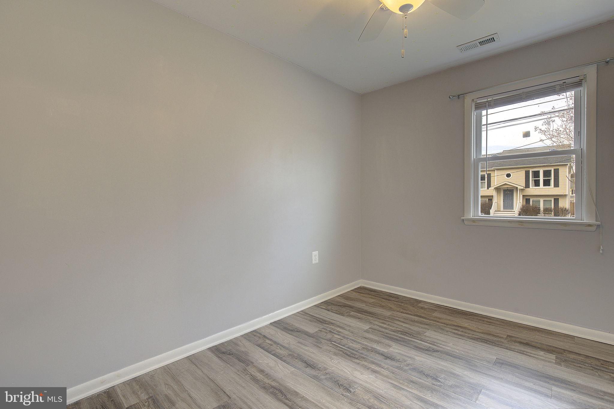 WOODLAND BEACH - Residential