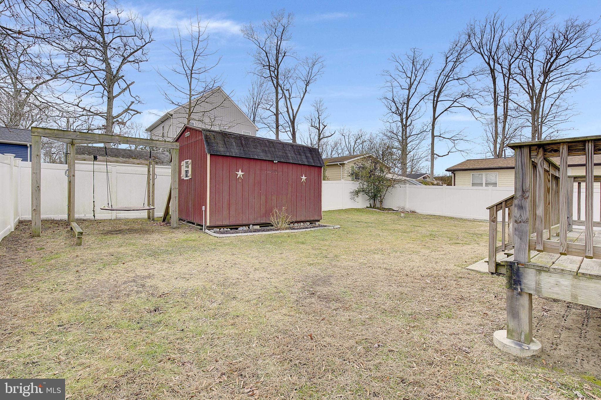 WOODLAND BEACH - Residential