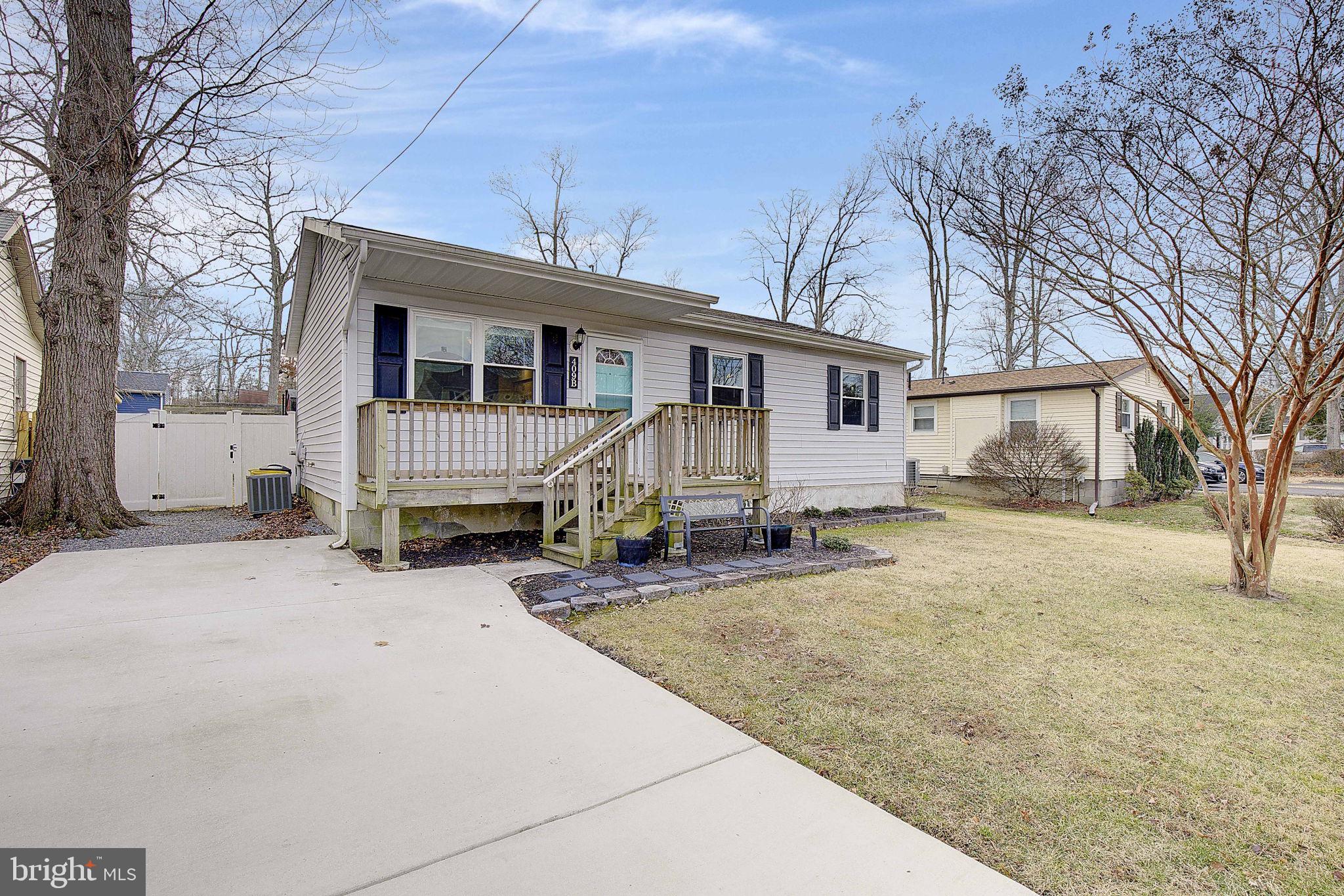 WOODLAND BEACH - Residential