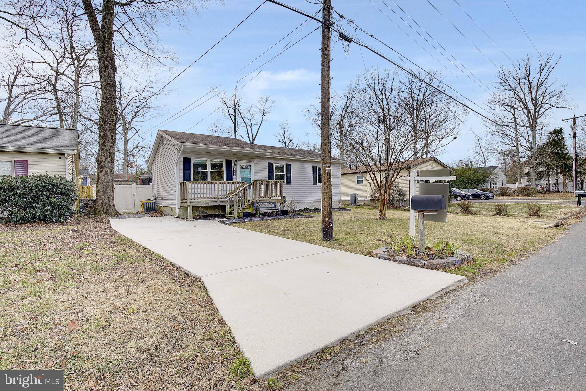 WOODLAND BEACH - Residential