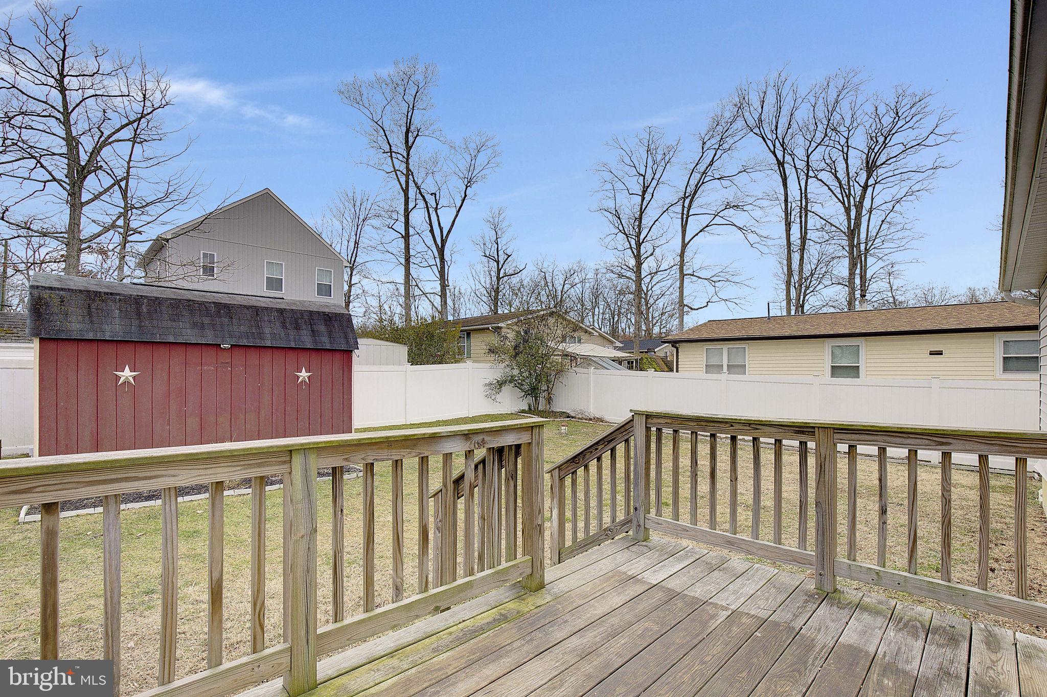 WOODLAND BEACH - Residential