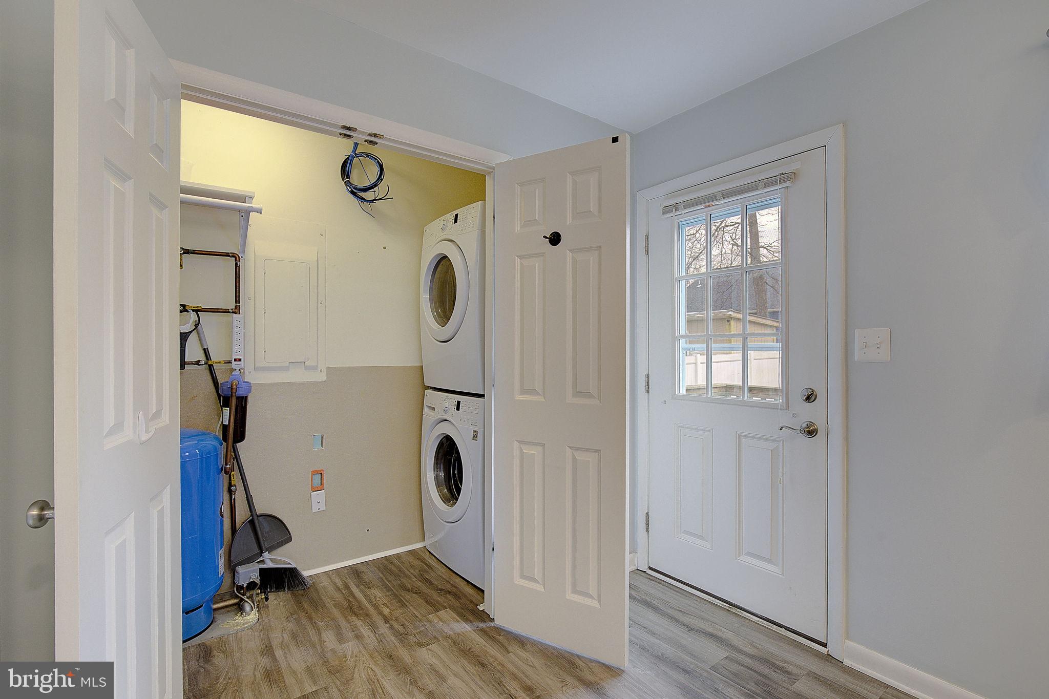 WOODLAND BEACH - Residential