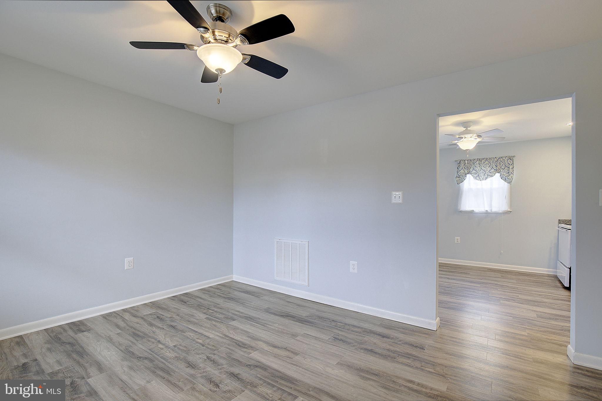 WOODLAND BEACH - Residential