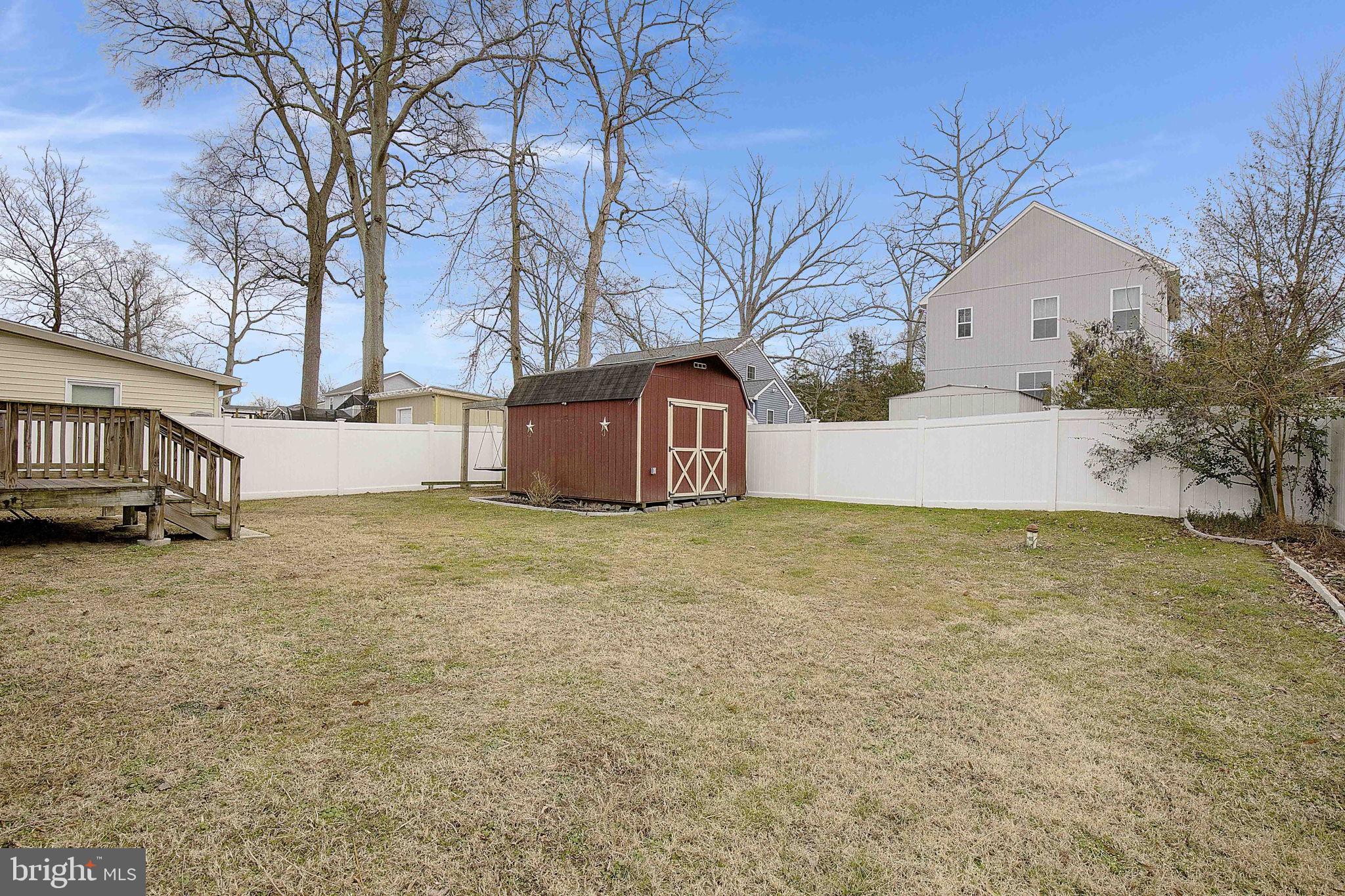 WOODLAND BEACH - Residential