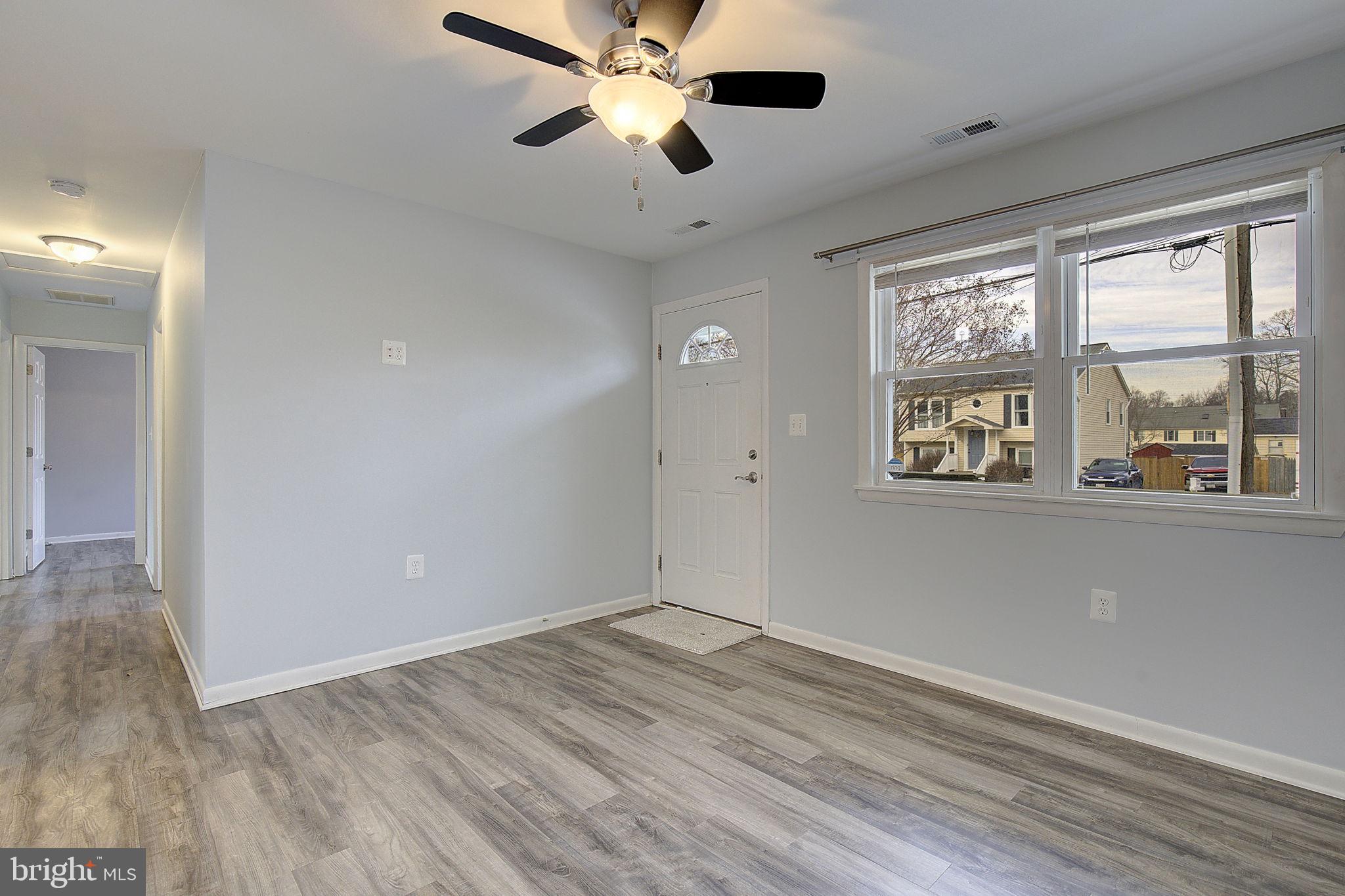 WOODLAND BEACH - Residential