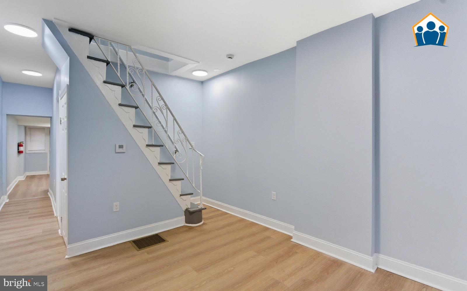 EAST KENSINGTON - Residential