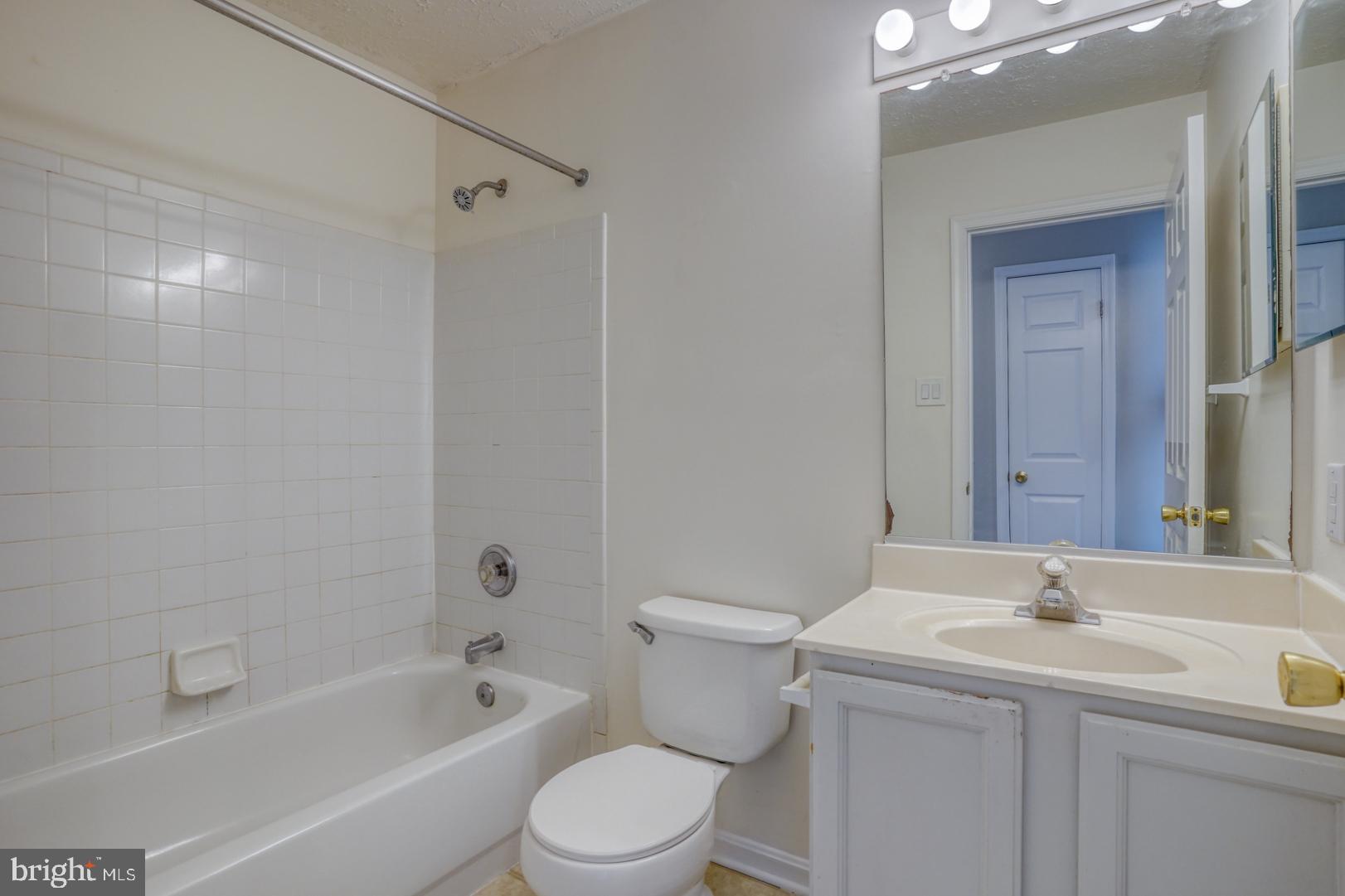 COLONIAL RIDGE - Residential