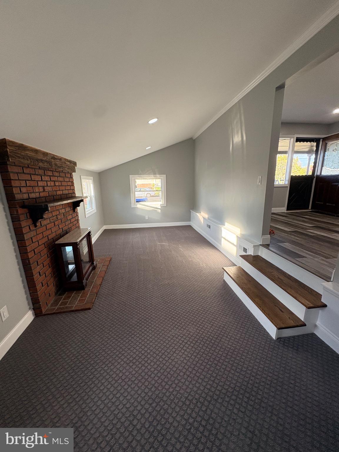 702 SMITH LANE