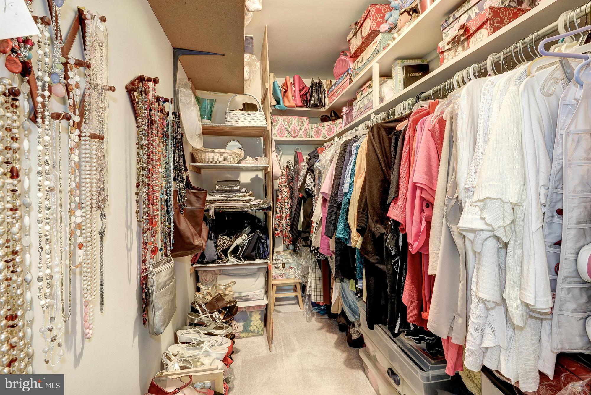 CANTERBURY SQUARE - Residential