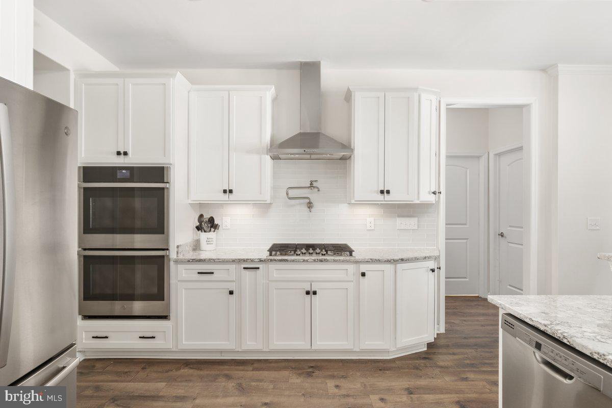 COWAN CROSSING - Residential