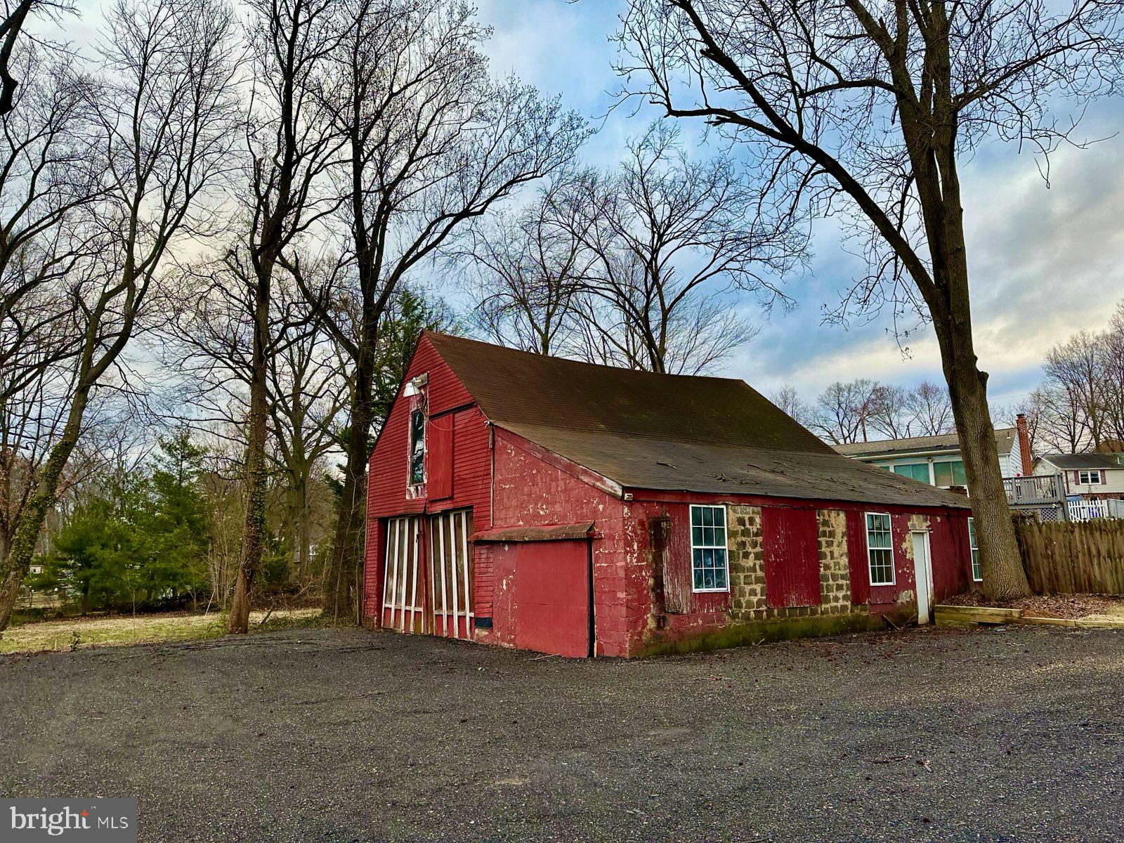 CHARLTON HEIGHTS - Residential