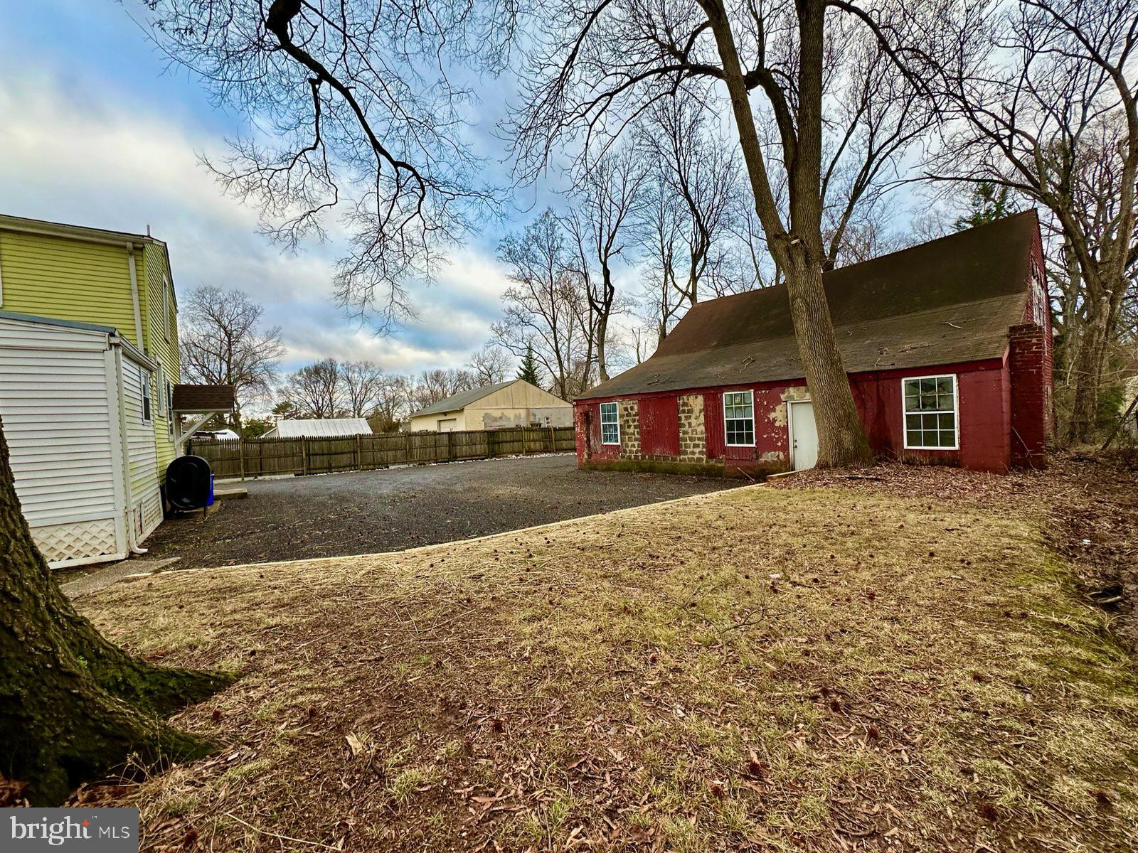 CHARLTON HEIGHTS - Residential