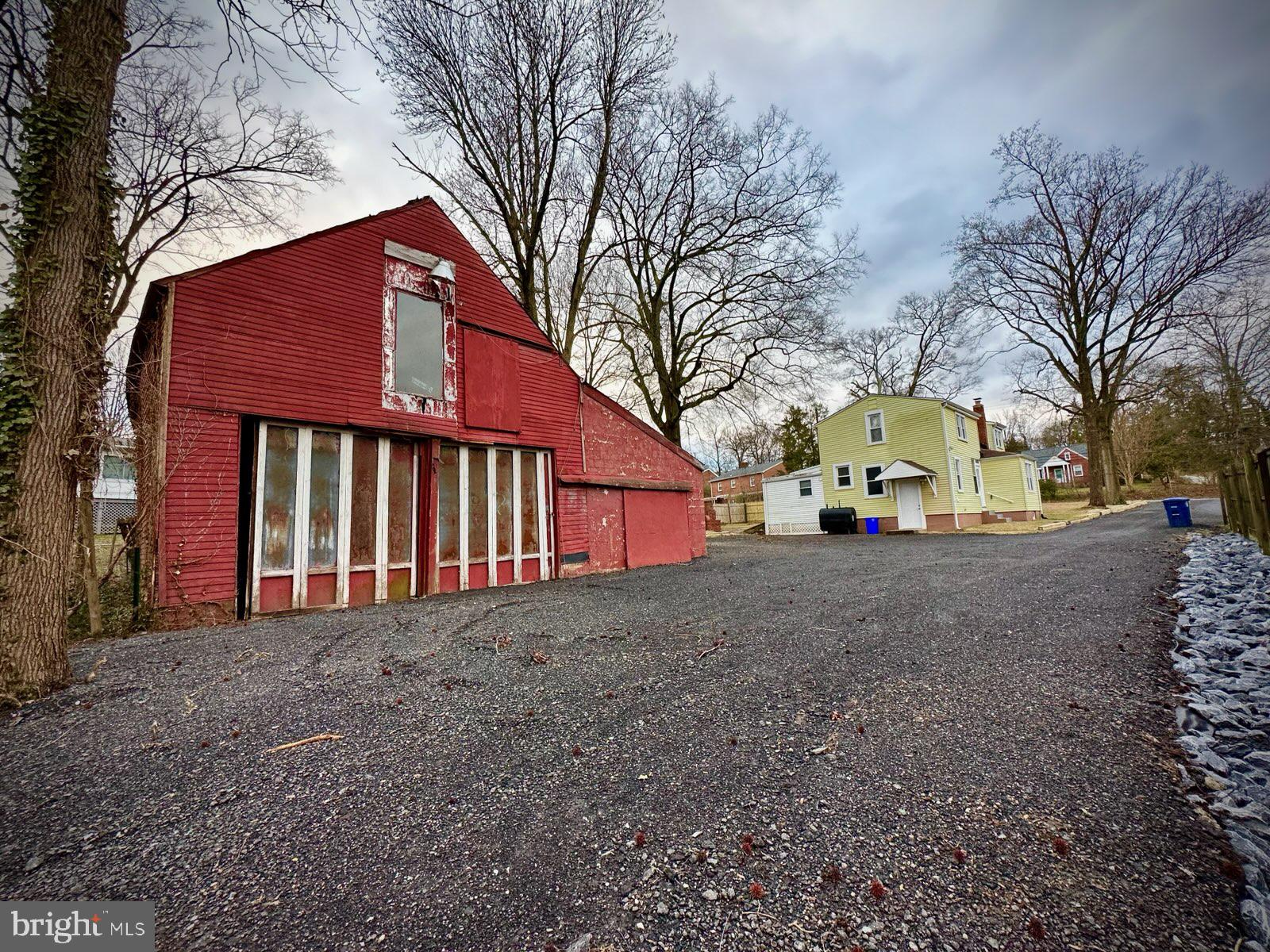 CHARLTON HEIGHTS - Residential