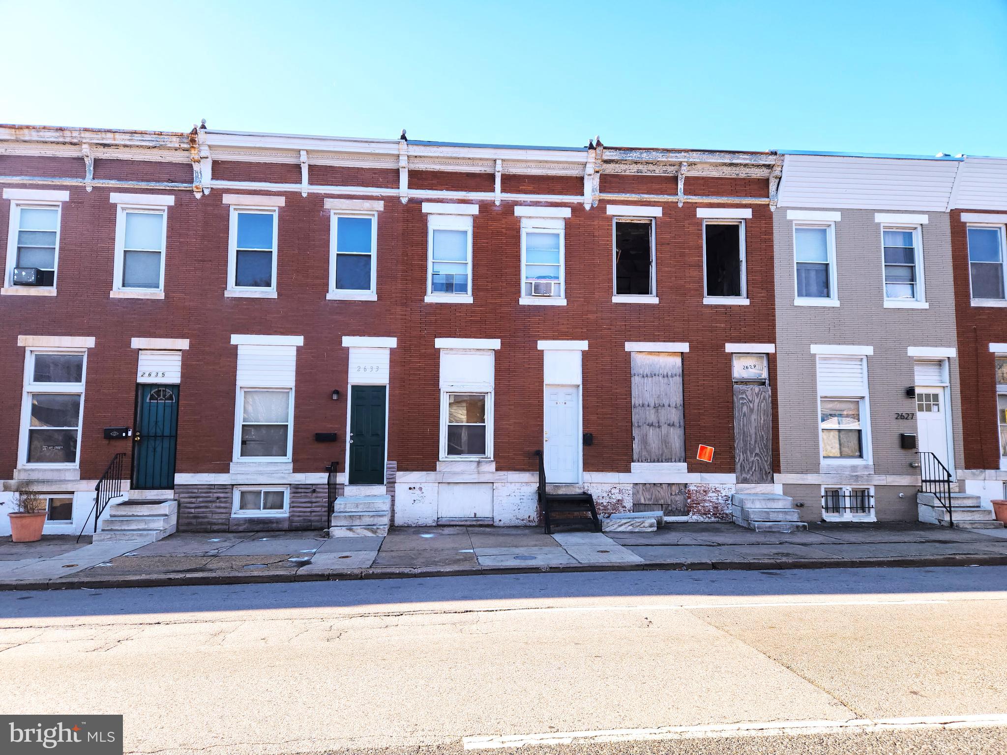 ONLINE AUCTION: Bidding begins 6/25/2025 @ 10:00 AM. Bidding ends 6/27/2025 @ 12:30 PM. List Price is Suggested Opening Bid. Deposit: $10,000. 2 Story Townhouse located in the Madison-Eastend area.
JUST MINUTES to Johns Hopkins Hospital. Easy access to major traffic artery E Monument St. Property is rented.
