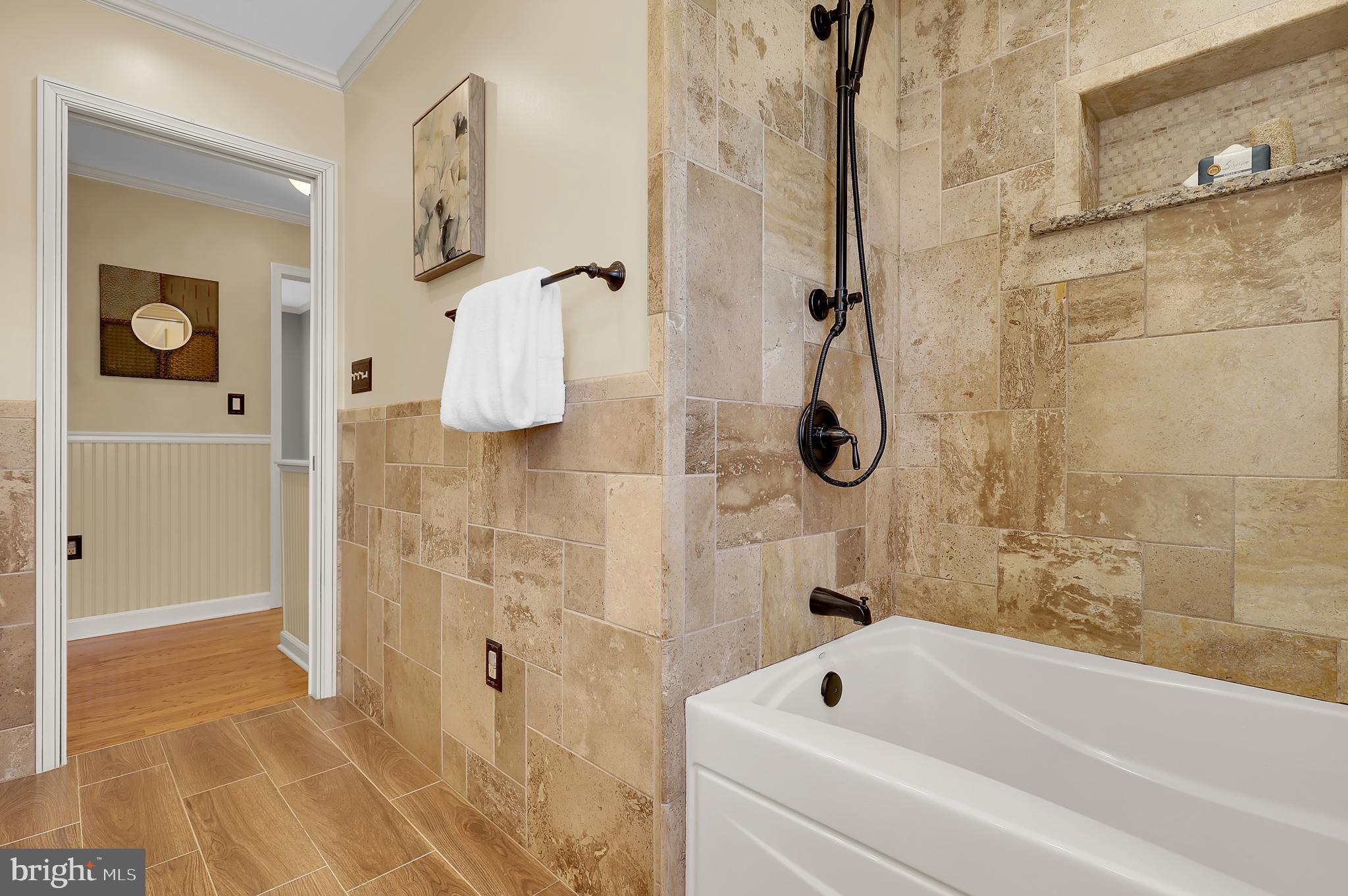 WATERSIDE - Residential