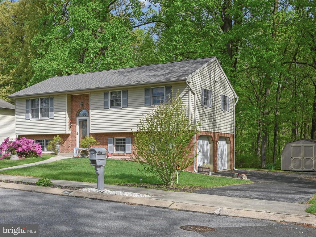 Photo of 54 CHESTNUT RUN, ELIZABETHTOWN, PA 17022 (MLS # PALA2033802)