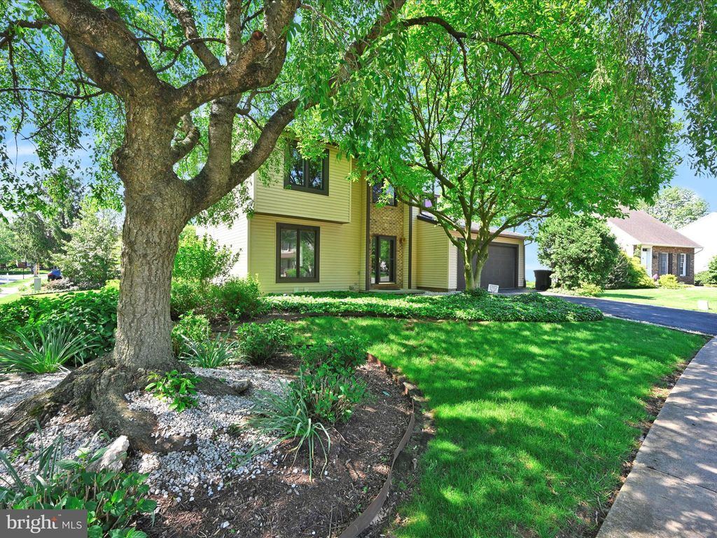 Photo of 896 Salisbury Court, LANCASTER, PA 17601 (MLS # PALA2069272)