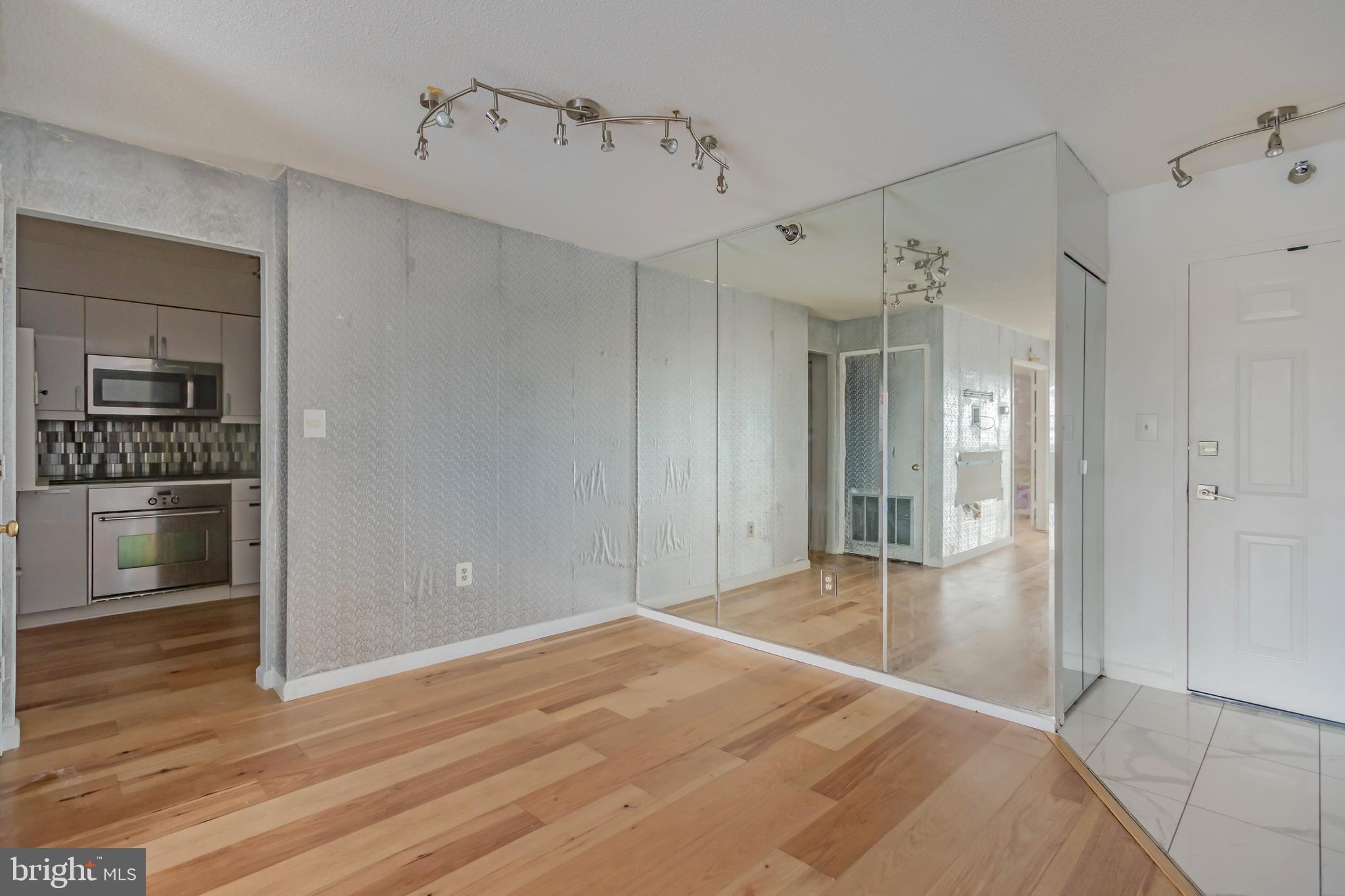 LEISURE WORLD - Residential