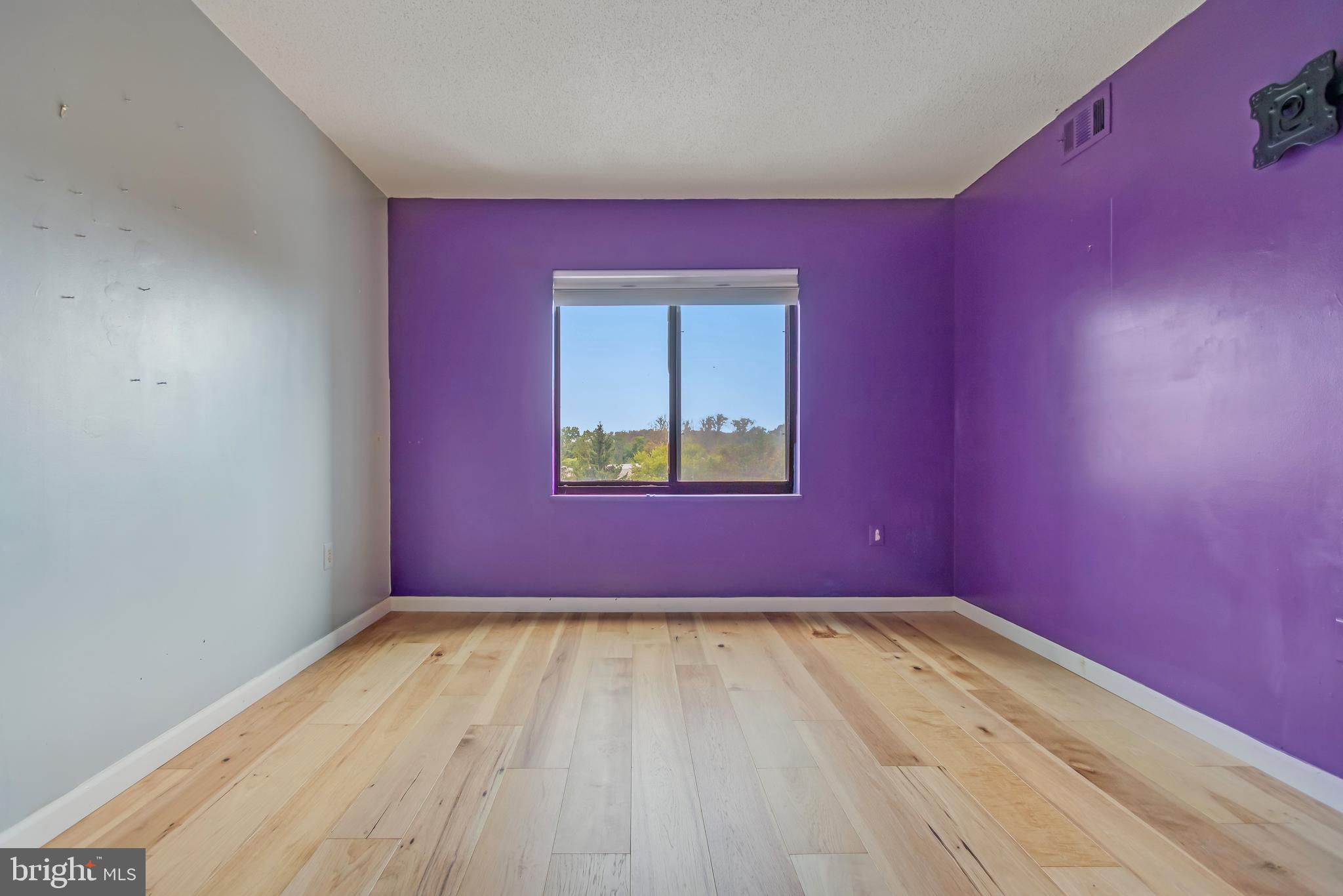 LEISURE WORLD - Residential