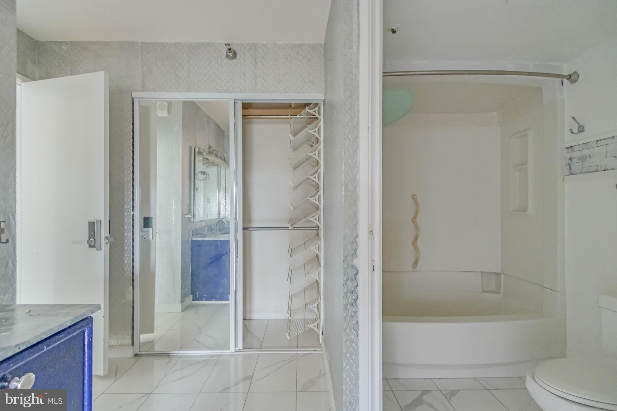 LEISURE WORLD - Residential