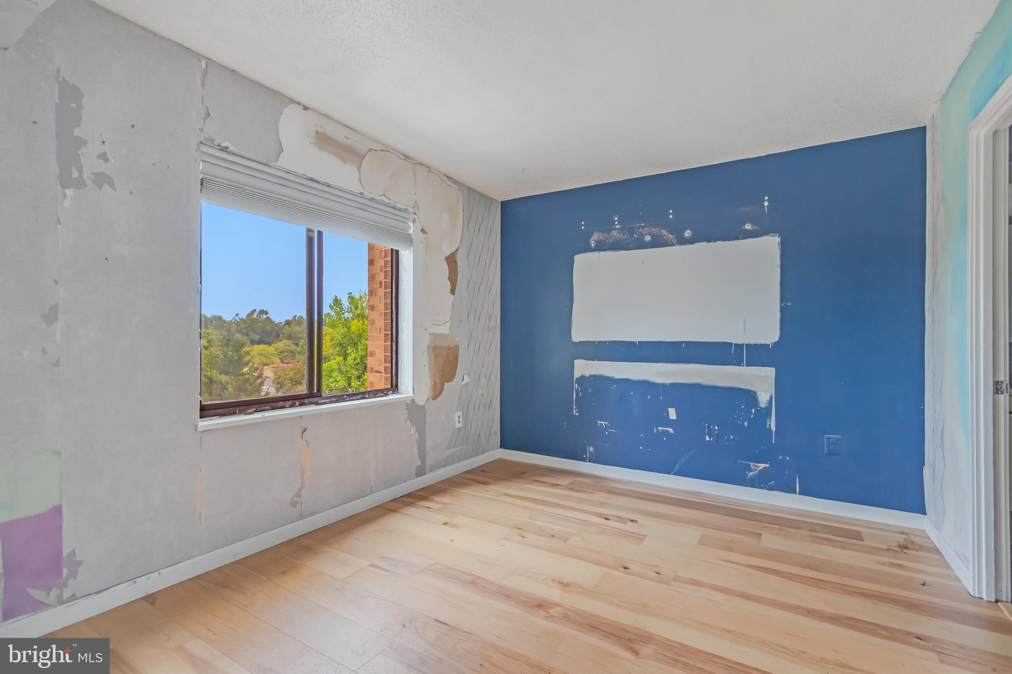 LEISURE WORLD - Residential