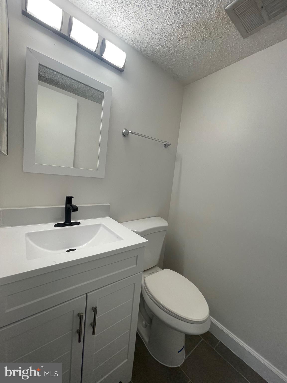 HUNTERS WOODS VILLAGE - Residential Lease