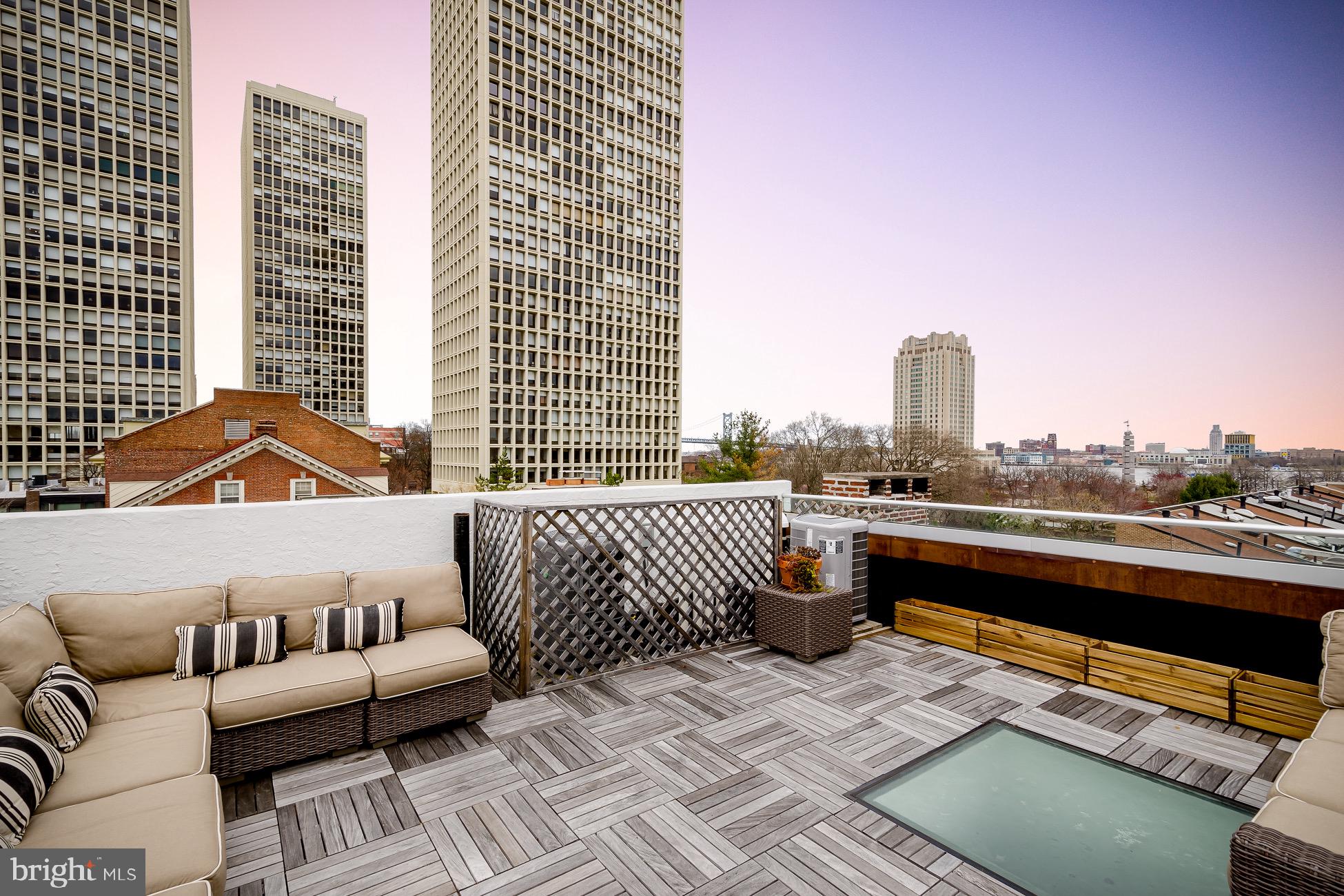 SOCIETY HILL - Residential