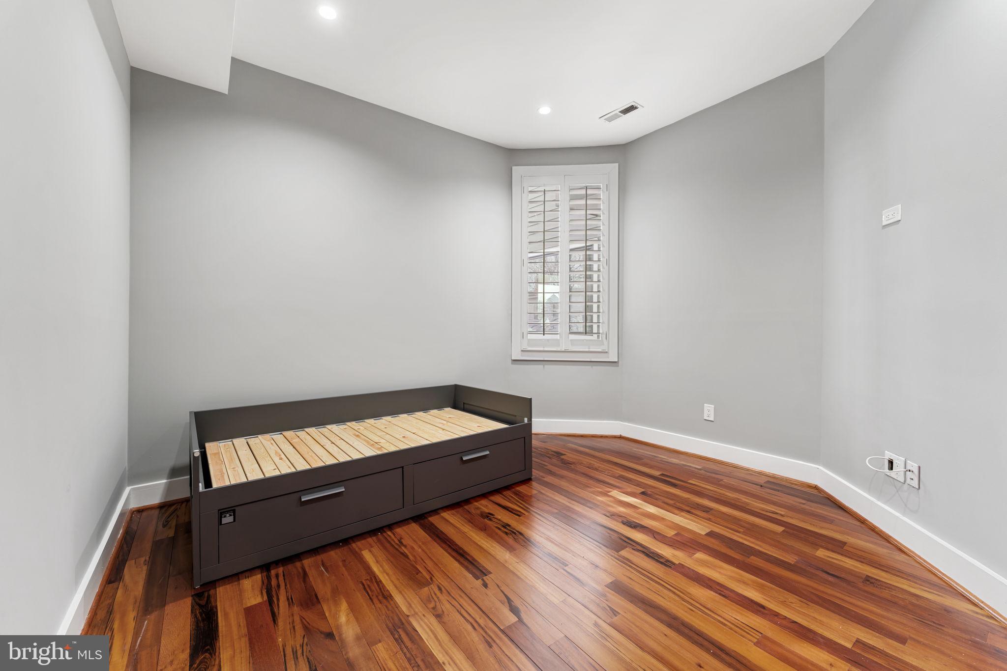LEDROIT PARK - Residential Lease