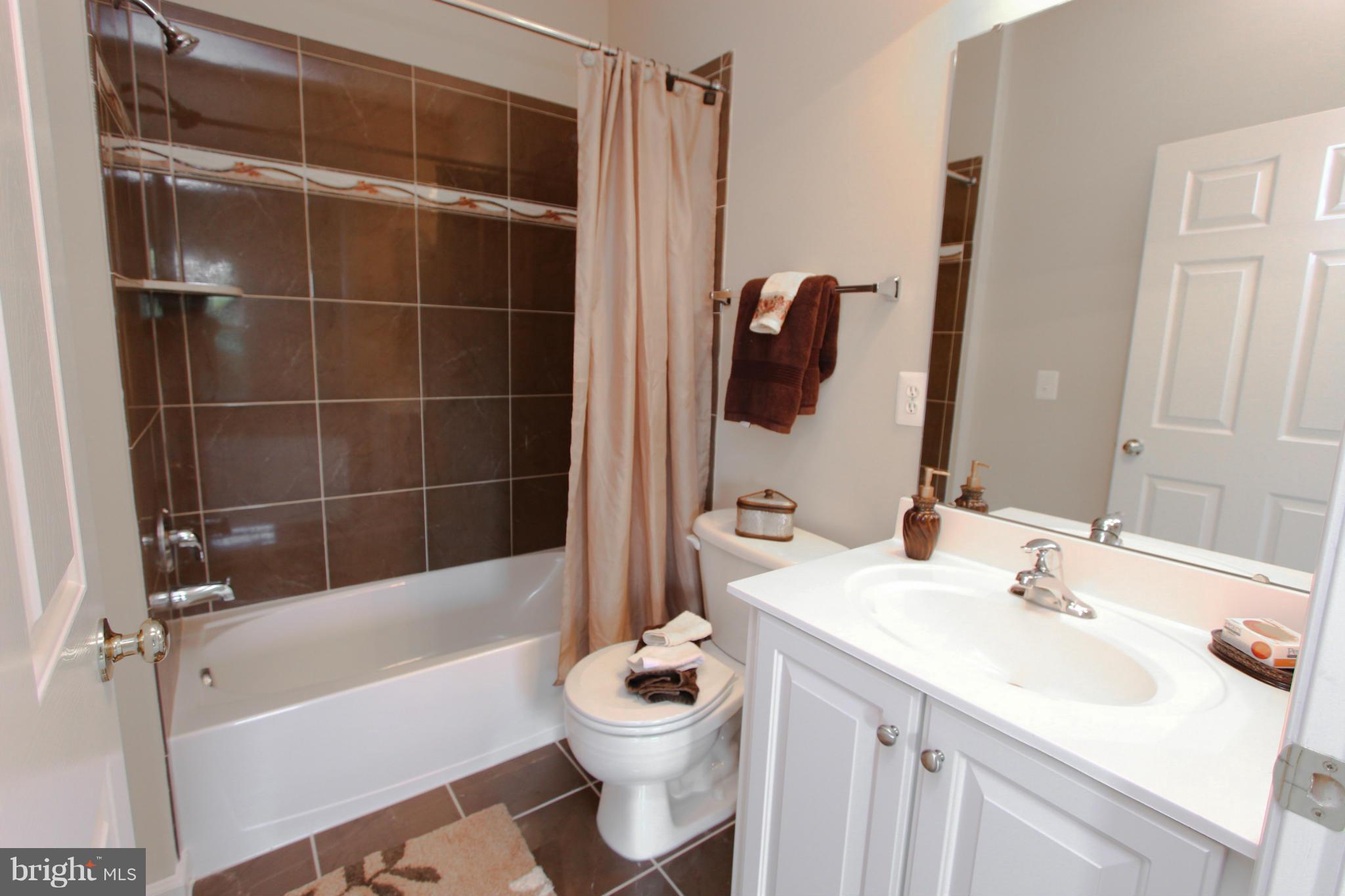 HAMILTON STATION ESTATES - Residential