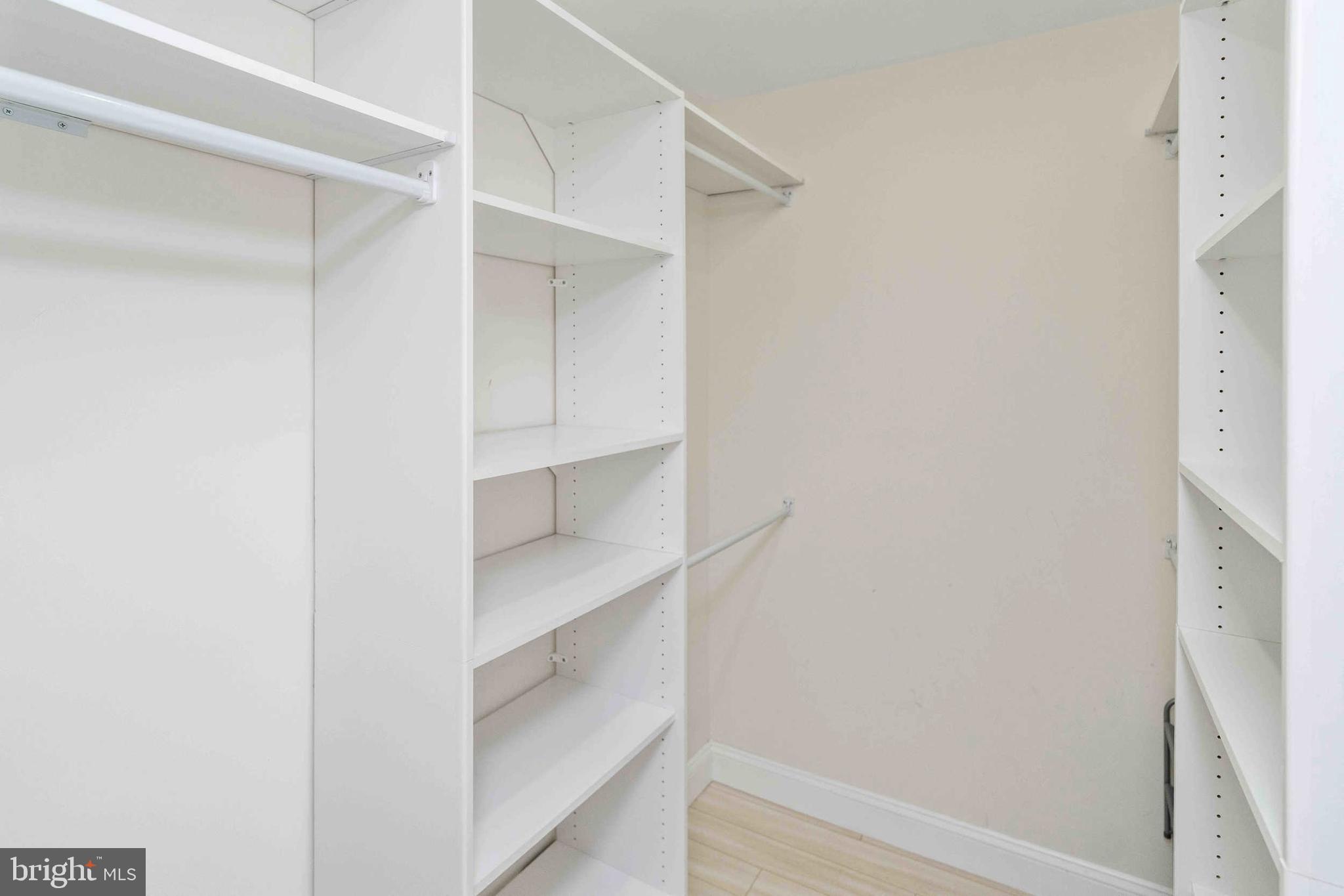 INDIAN CREEK - Residential