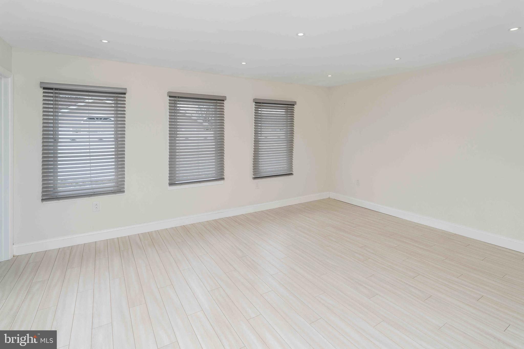 INDIAN CREEK - Residential