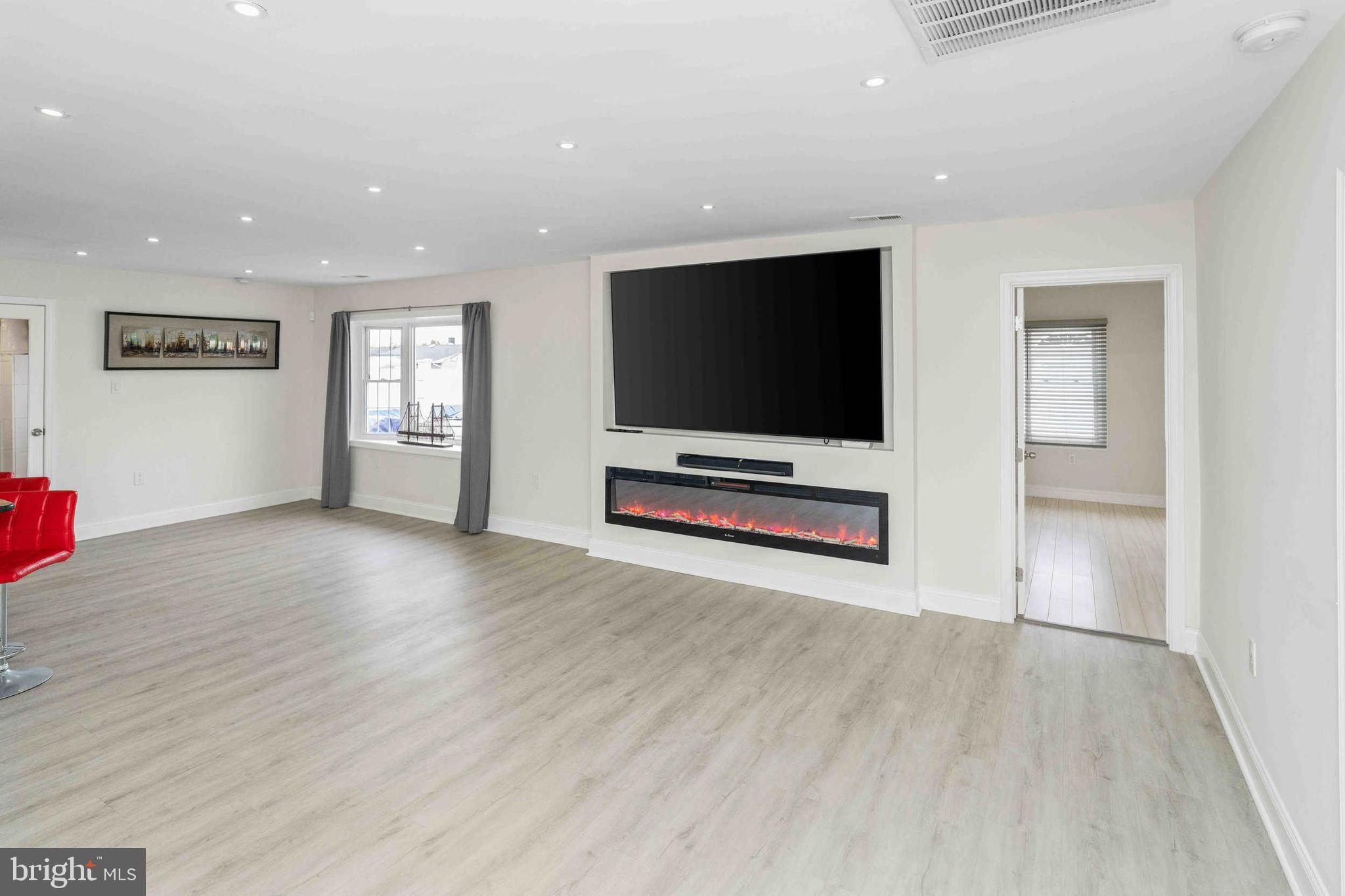 INDIAN CREEK - Residential