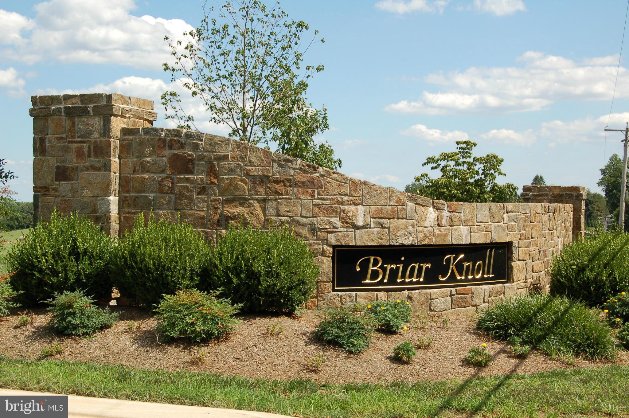 BRIAR KNOLL - Land