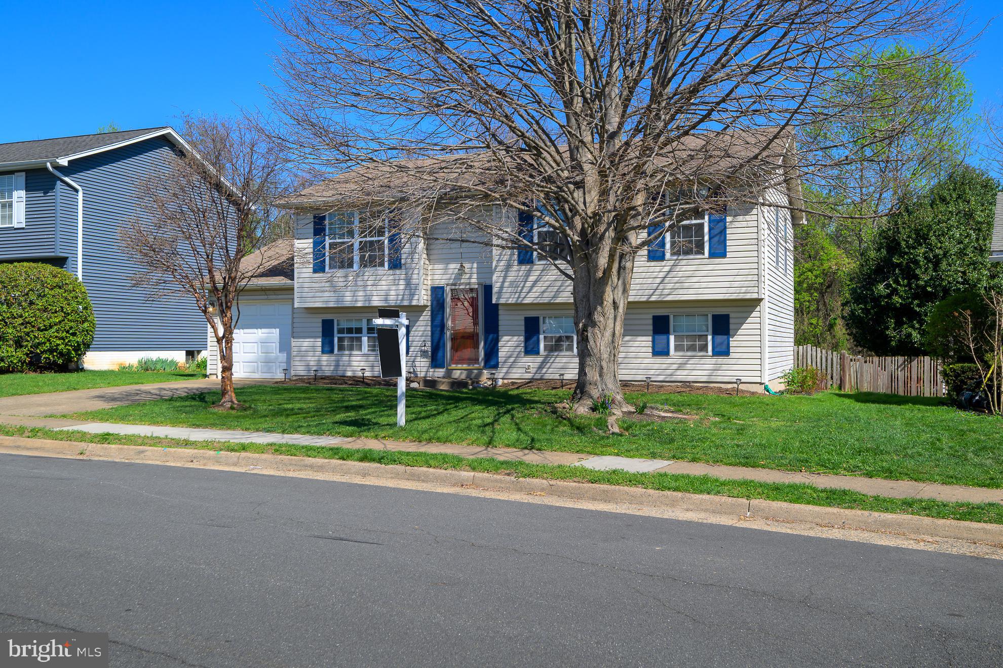 812 RUST DRIVE NE