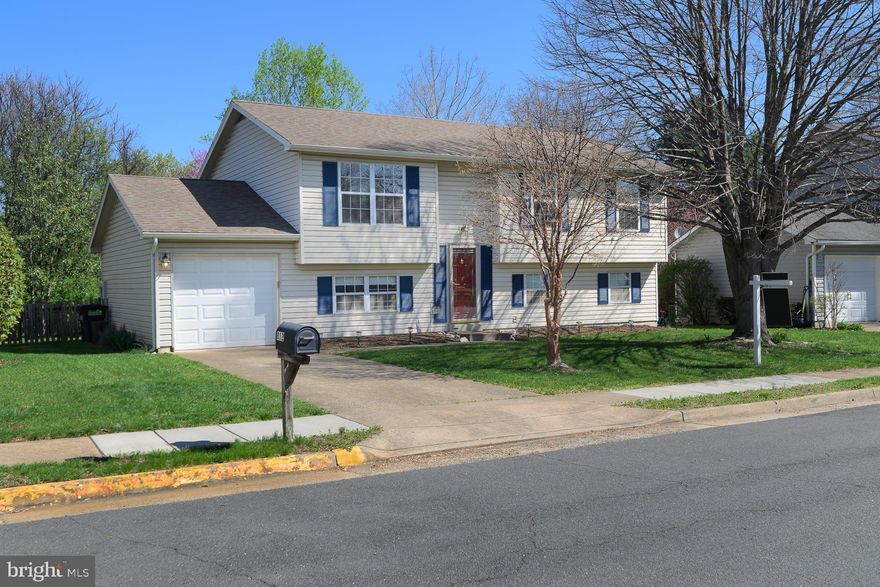 Welcome to this wonderful SFH in the sort after area of Leesburg's Exeter community! It has everything, yet priced lower than most townhomes!
4 bedrooms, Kitchen with granite countertops, 2 full bathrooms, one updated, new paint and carpet along with possibly the best yard within miles. There is a fantastic large patio with a built in fire pit/grill along with seating. The large flat yard is perfect and backs onto a treed common area offering guaranteed privacy. A magical area which should be the focus of many gatherings for friends and family.
The detached home has an attached 1 car garage and 1 car driveway along with plenty of road parking on this very quiet road.
Location is perfect, walk to Leesburg elementary and close to drive to downtown Leesburg, Ida Lee park. Also minutes to toll road or rte 7 for easy commuting.