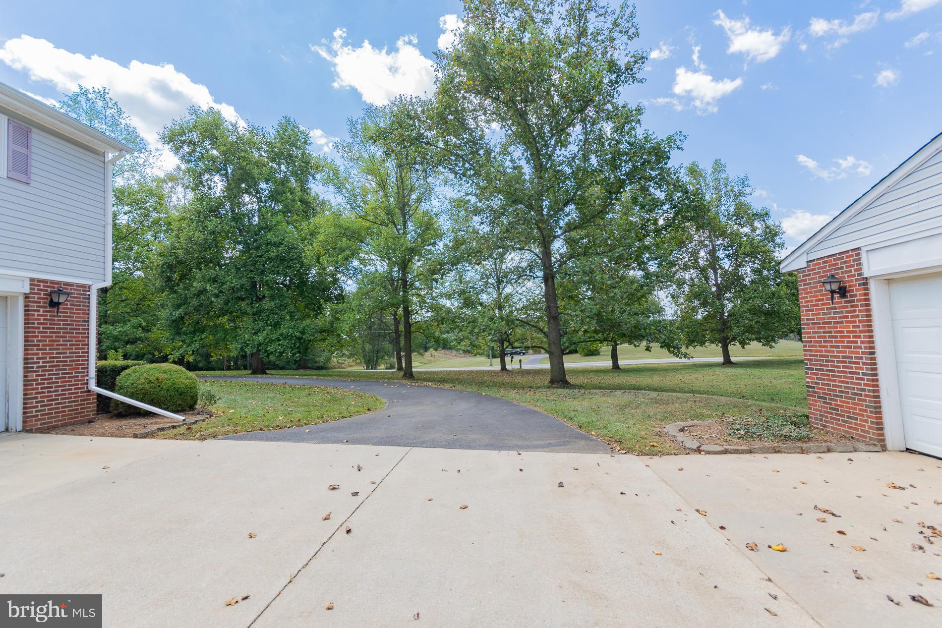 PEMBROKE GROVE - Residential