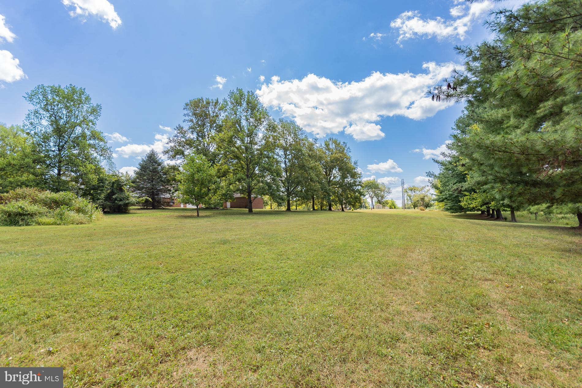 PEMBROKE GROVE - Residential