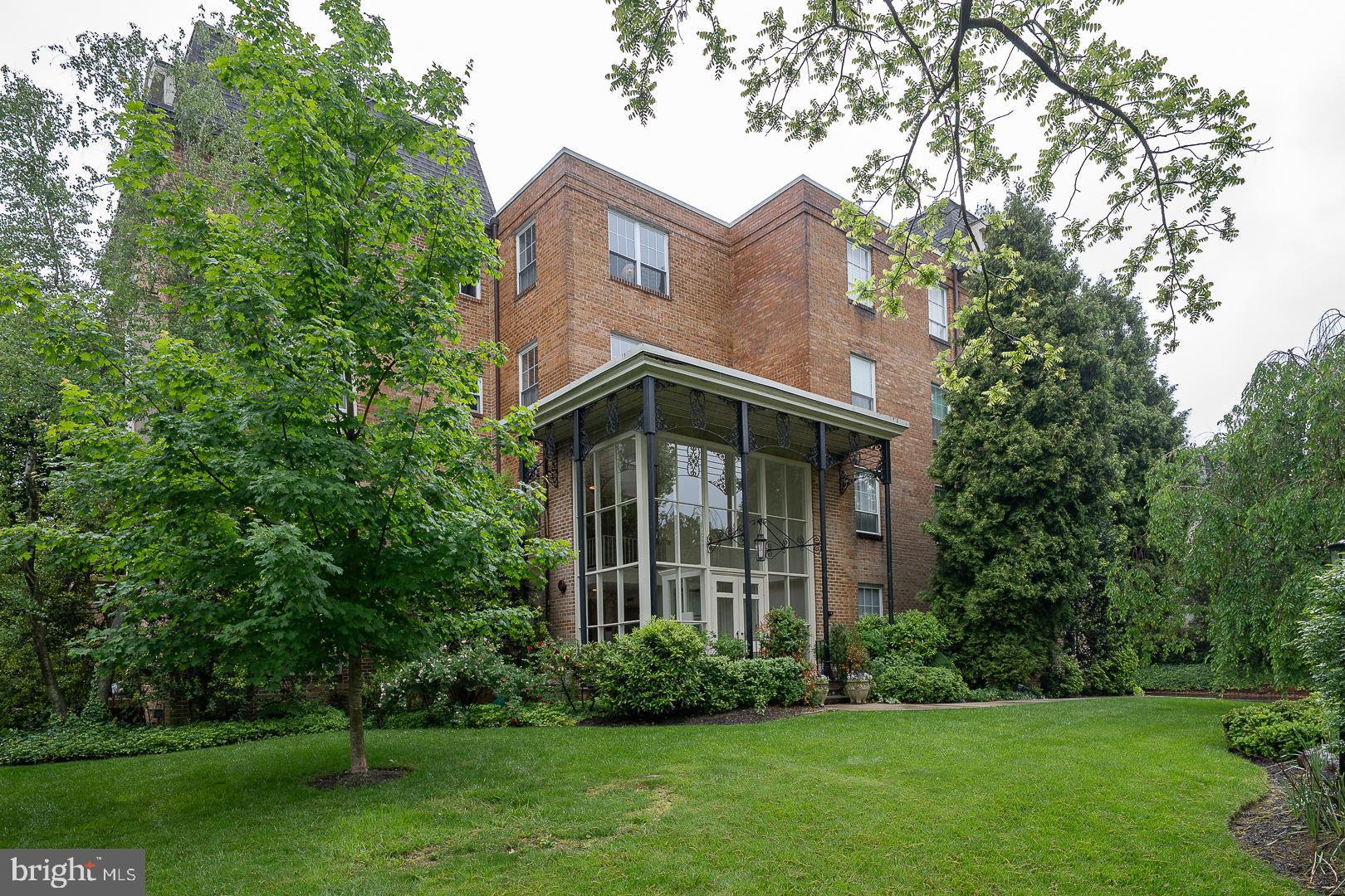 MANSARD HOUSE - Residential