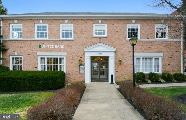 4021 UNIVERSITY DRIVE 201